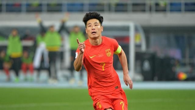 国足新消息：战术提前曝光刚补招中场程进武磊阿兰缺席训练(图3)