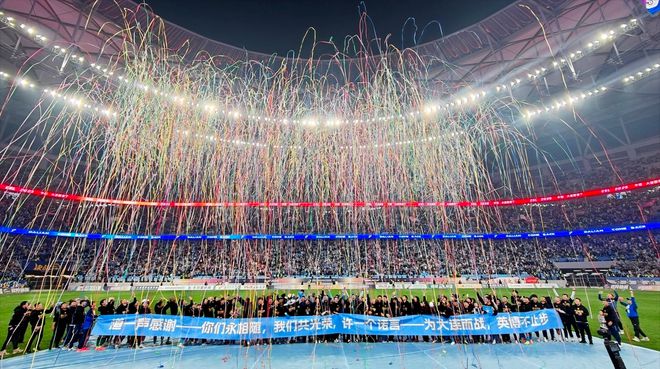 今日大连足球动态！三级联赛准入开启罗伯森老东家观赛！(图2)