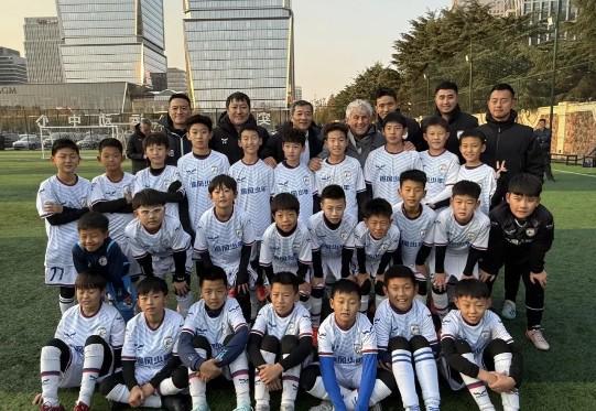 应爱徒曲波邀请前国足主帅米卢前往青岛观看青少年足球比赛(图3)