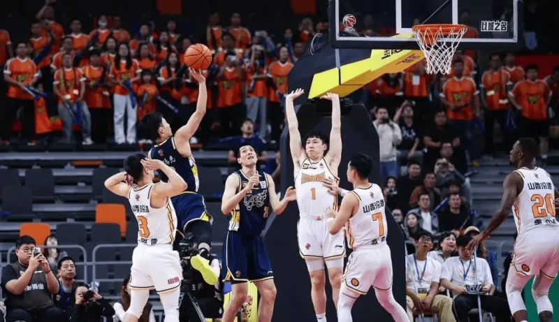 流言板]粤媒：徐杰的绝杀为广东男篮带来一场荡气回肠的胜利(图1)