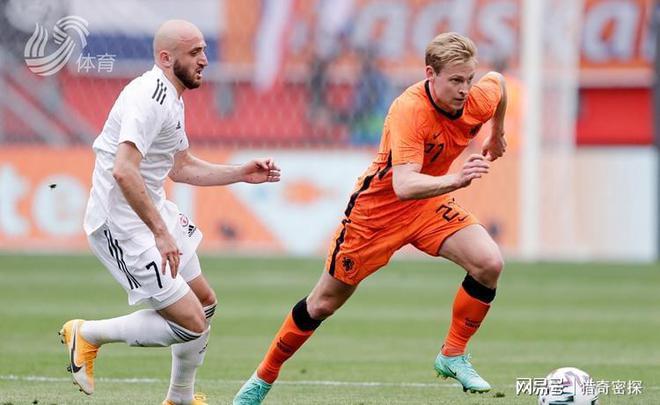 惊人！国际足坛传奇球员一场比赛WilliamHill仅用一个人打入了14球！(图2)