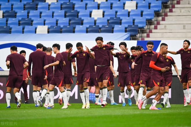 世界足坛关注国足！昔日亚洲一流如今垫底假球横行低谷还没到(图4)