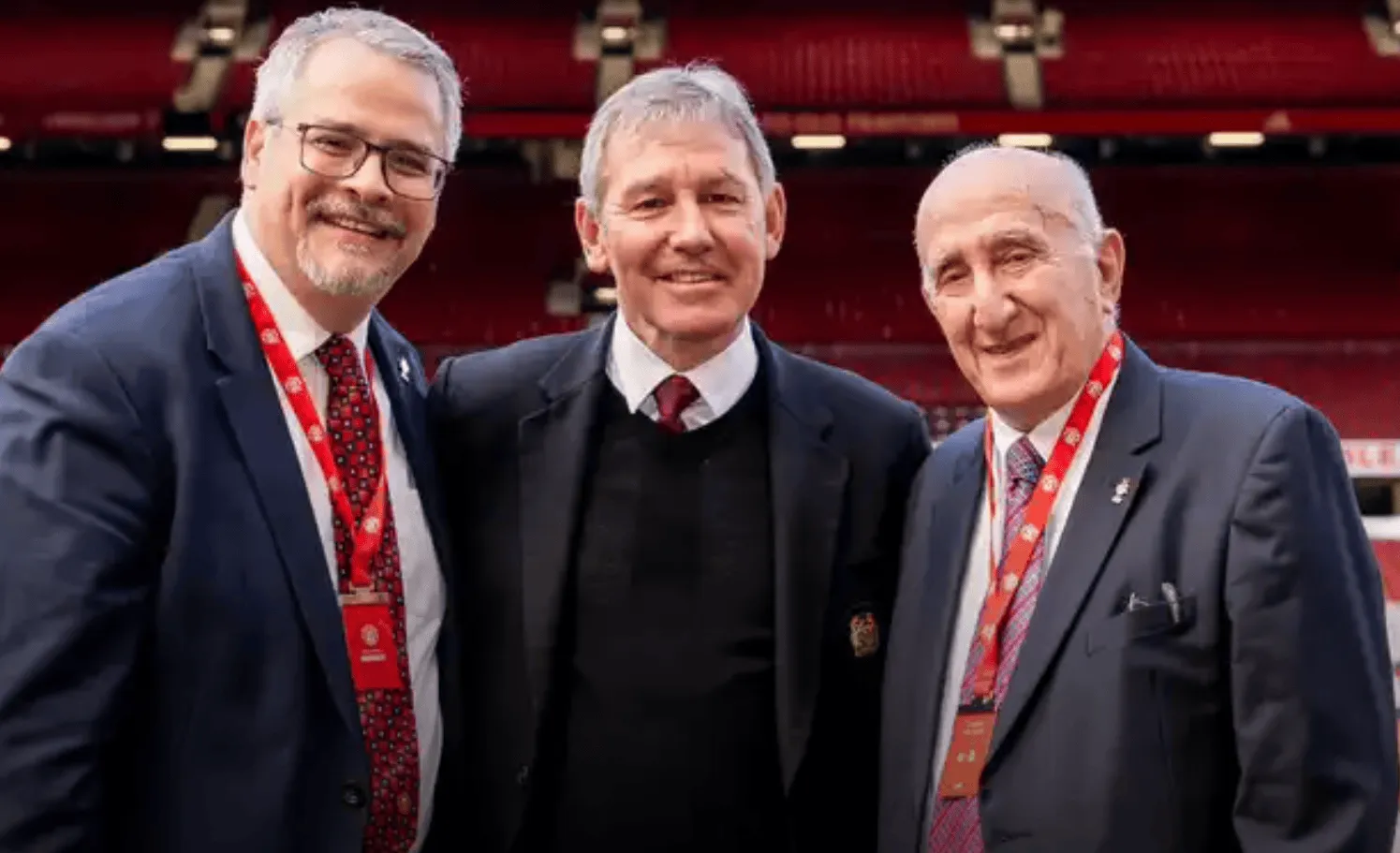 流言板]曼联：66岁马耳他球迷格兰维尔获本年度斯特灵球迷奖(图2)