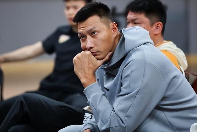 体坛晚报：覃海洋风波后首战夺冠；胡明轩狂砍40分9助(图2)