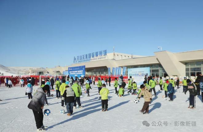 威廉希尔WilliamHill昌吉州雪地足球比赛在天山天池国际滑雪场精彩开赛(图1)