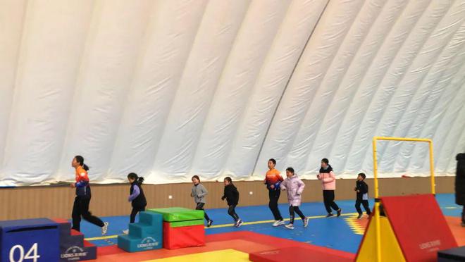 1400㎡超大场地任你滑！前国家队运动员任教！启迪冰雪中心轮滑、滑冰体能课限时免费体验中！威廉希尔WilliamHill(图10)