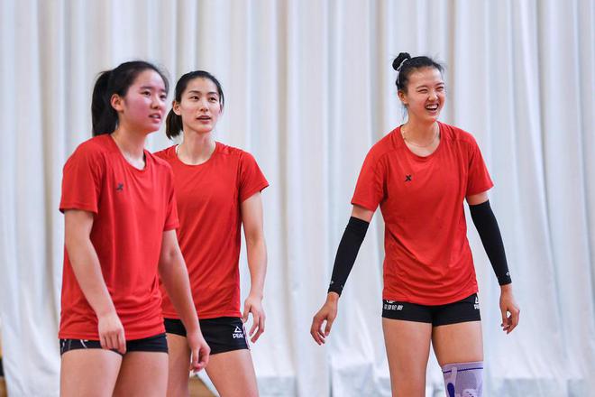 今日！CCTV5直播CBA+中国金花出战澳网+NBA+英超APP转中国女排(图1)