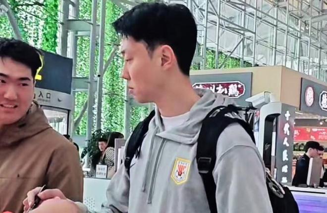 CCTV5直播+下午场！泽卡PK挪威中锋高准翼复出李小恒梅帅军出征(图4)