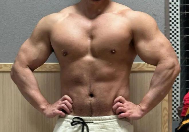 5个手臂训练动作刺激肱三头肌打造粗壮的“麒麟臂”！