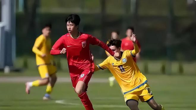 威廉希尔WilliamHill2-1！中国男足U16逆转对手赢球！(图2)