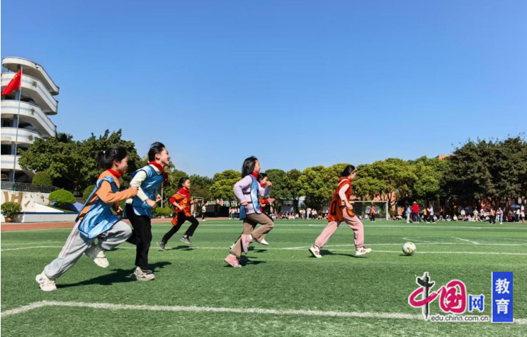 逐鹿绿茵场激情战正酣宜宾南溪长心中心校举行第八届校园足球联赛(图1)