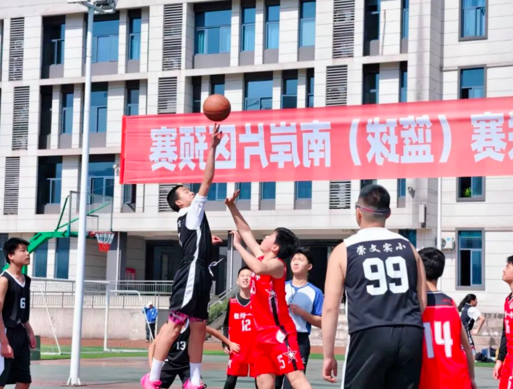 宜宾市崇文实验小学崇文男篮获叙州区2025年青少年体育超级联赛（篮球项目）冠军(图2)
