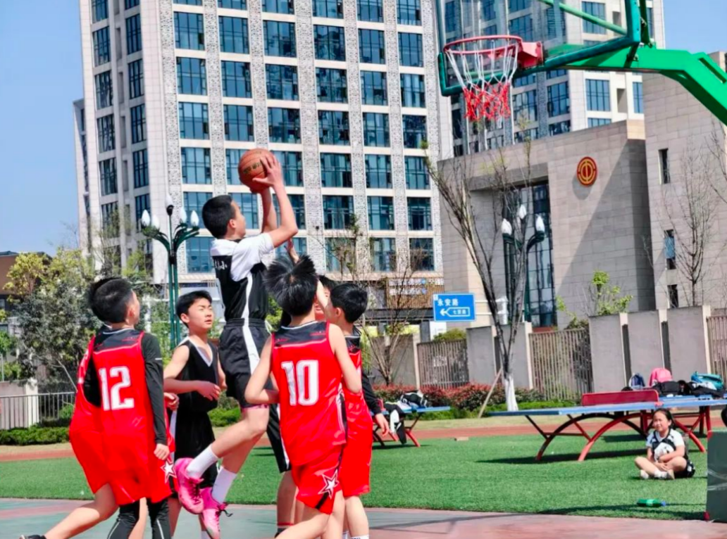 宜宾市崇文实验小学崇文男篮获叙州区2025年青少年体育超级联赛（篮球项目）冠军(图3)