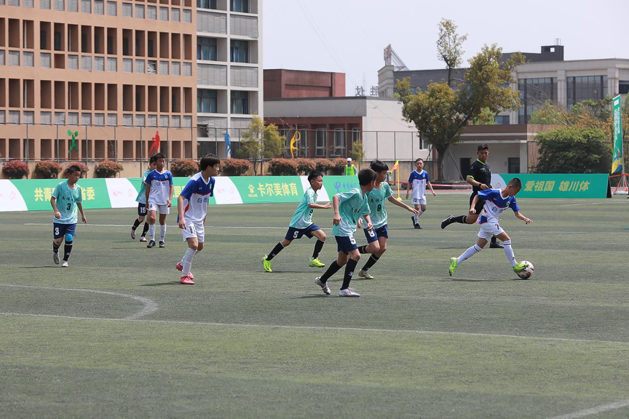 自贡市育才小学荣获“贡嘎杯”足球联赛三四名决赛首场胜利(图3)