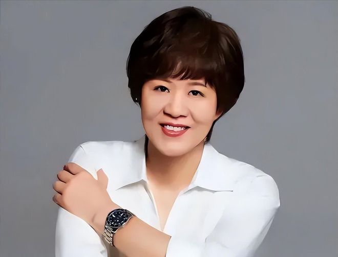 从“铁榔头”到“整容狂魔”64岁医美失败的郎平近况大有反转(图9)