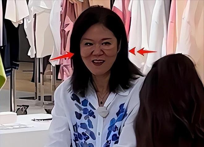 从“铁榔头”到“整容狂魔”64岁医美失败的郎平近况大有反转(图17)