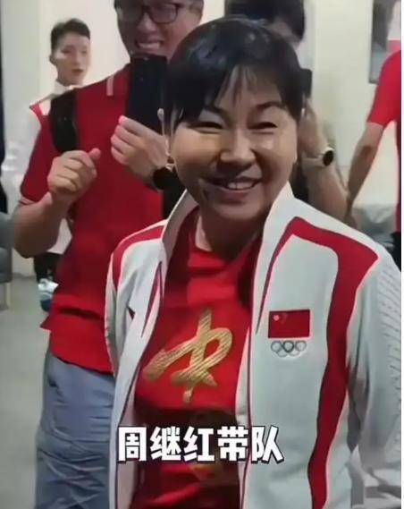 全红婵现身观众席情绪失落陈芋汐夺冠崩溃周继红的话应验了(图14)
