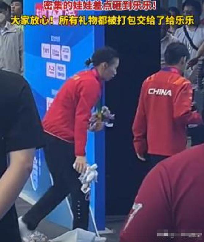 全红婵现身观众席情绪失落陈芋汐夺冠崩溃周继红的话应验了(图15)