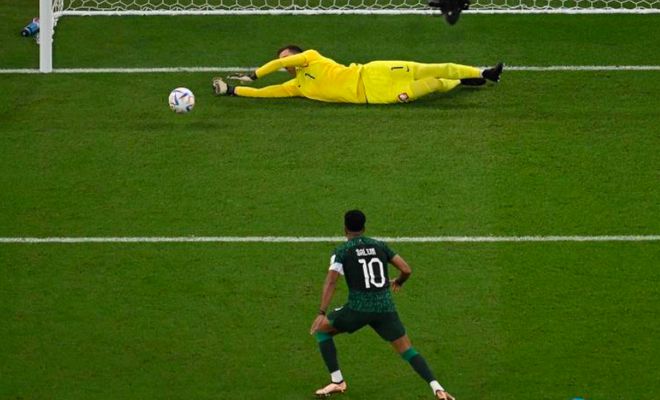 0-2！沙特全场暴揍欧洲劲旅却输球世界足球先生1球1助攻泪洒赛场(图9)