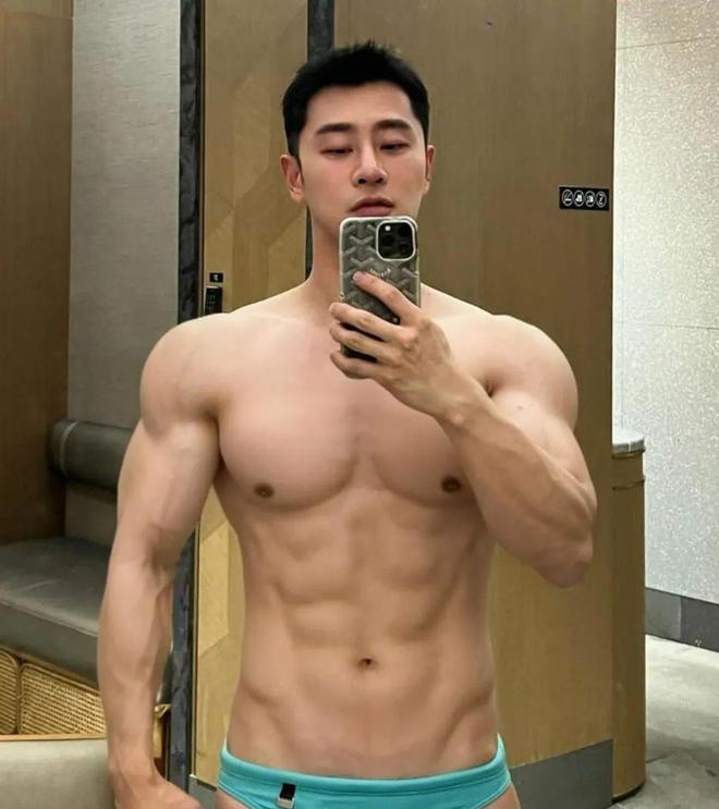 5个徒手腹部训练动作助你在家练出完美的腹肌！(图1)