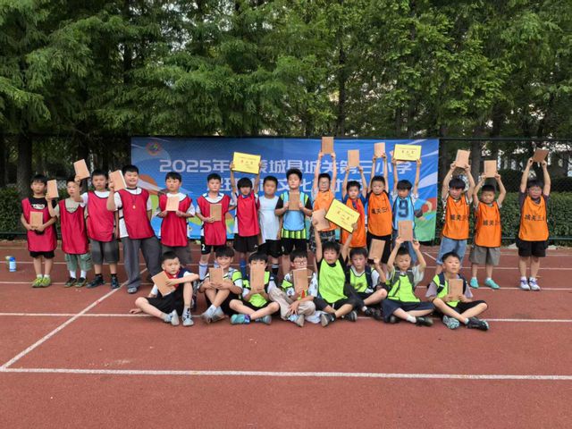 WilliamHill蒙城县城关第三小学：绿茵逐梦燃激情五育并举绽芳华(图5)