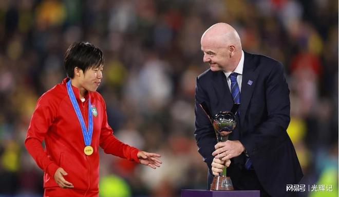 国际足联主席点赞中国球员晋级世俱杯体现全球化荣登FIFA头(图2)