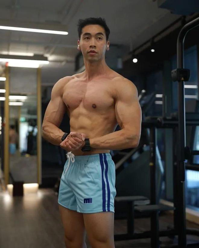 5个胸部训练动作强化胸肌轮廓打造饱满胸型