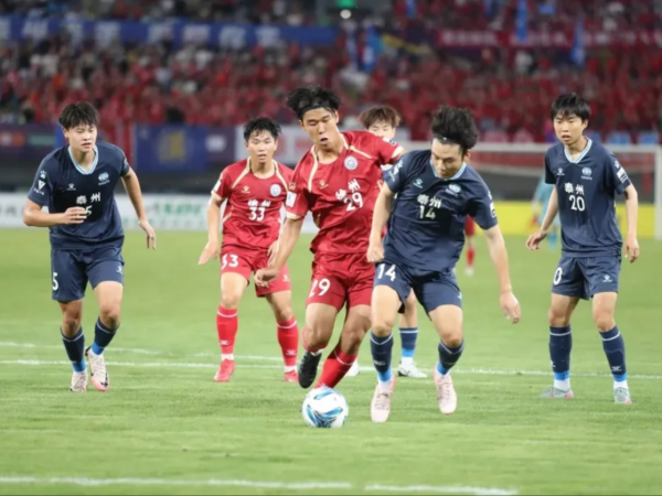 苏超徐州2：1逆转泰州巴特倒钩惊艳全场(图1)