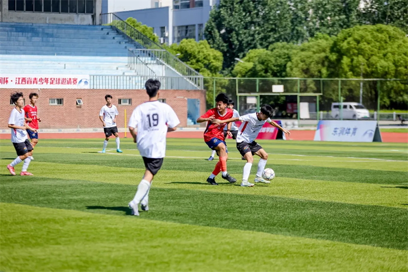 2025东润杯·江西省青少年足球邀请赛在江西师大开赛(图1)