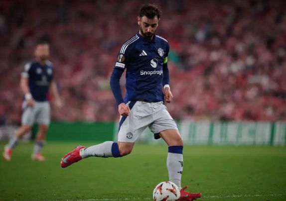 米兰体育报：B费双响卡塞米罗破门曼联3-0胜毕巴(图1)