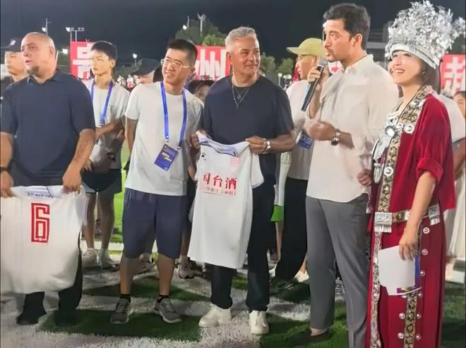 冠名“村超·世界足球明星贵州行”国台以“通透”与消费者情绪共振(图1)