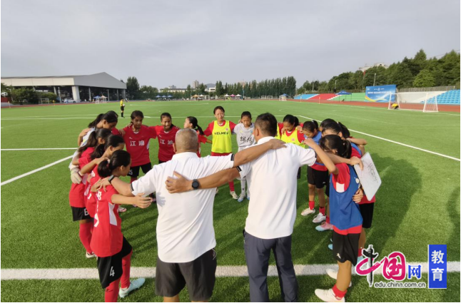 花小女足牵头代表江油勇夺绵阳市八运会青少年足球赛冠军(图2)