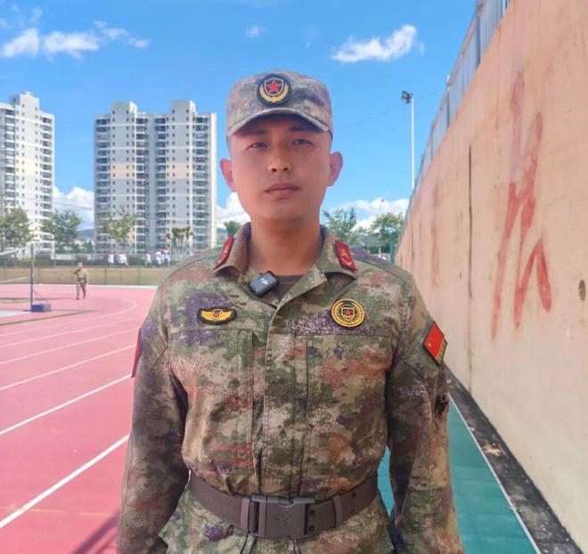 汗水“淬”成长！用军训开启别样青春第一课(图3)