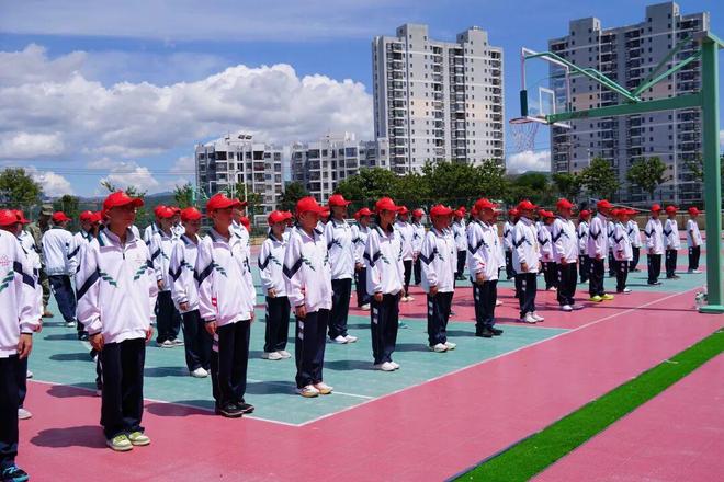 汗水“淬”成长！用军训开启别样青春第一课(图6)