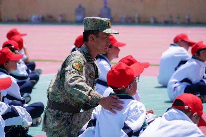 汗水“淬”成长！用军训开启别样青春第一课(图5)