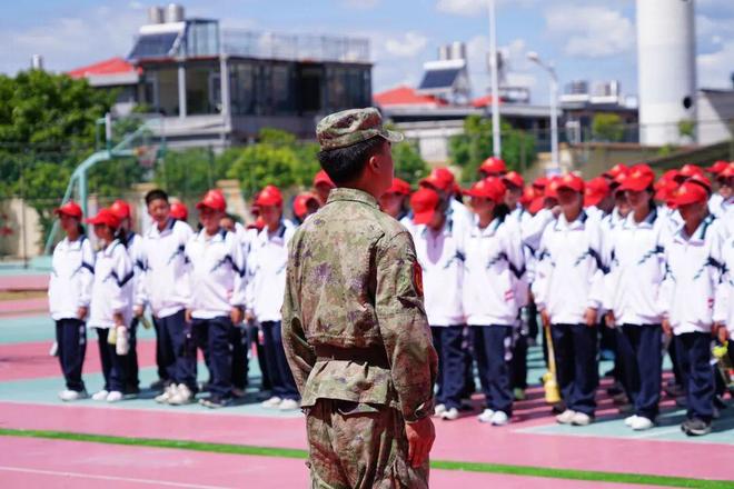 汗水“淬”成长！用军训开启别样青春第一课(图4)