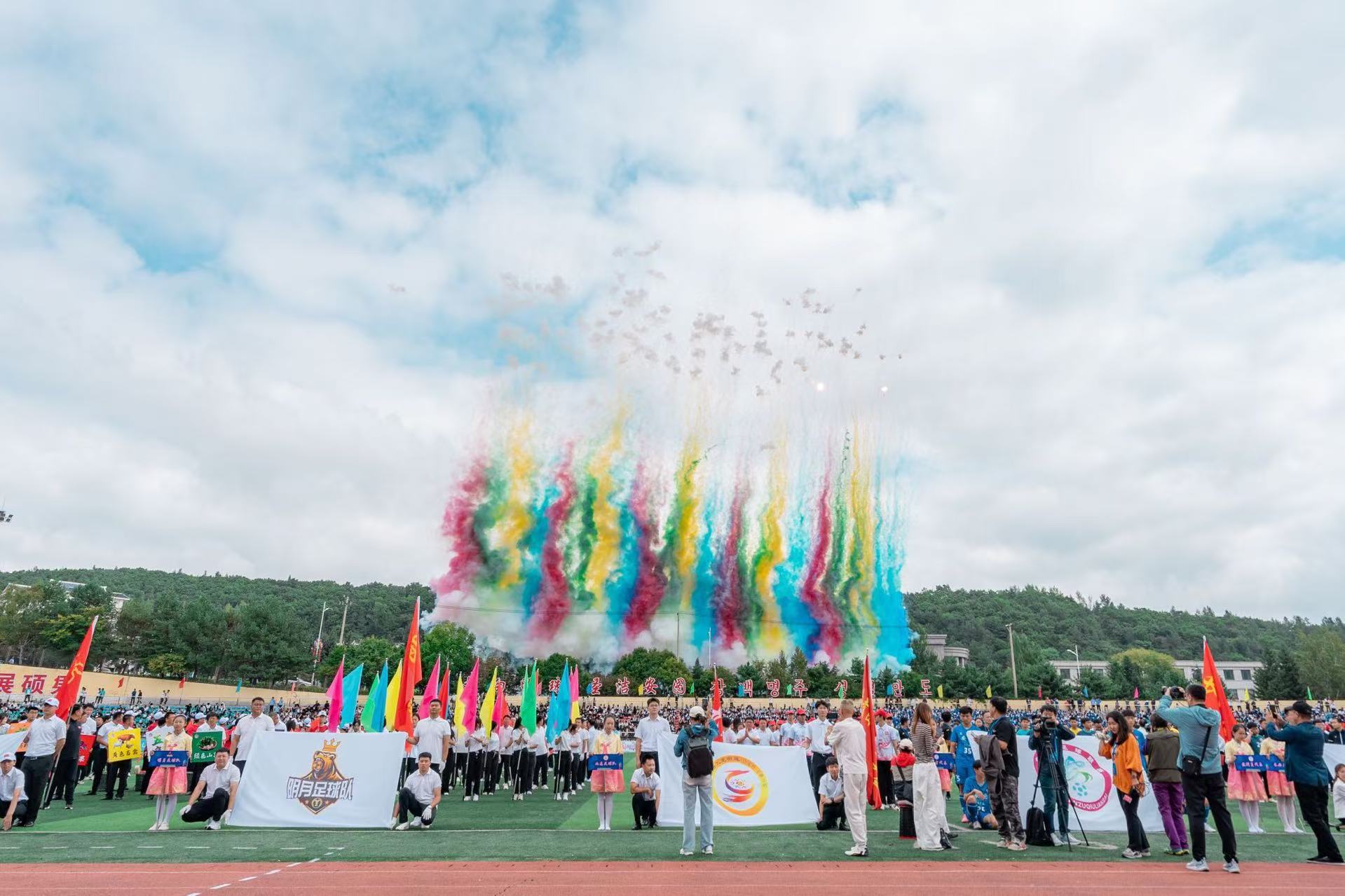 吉林省首个县级足球联赛在安图开幕(图1)