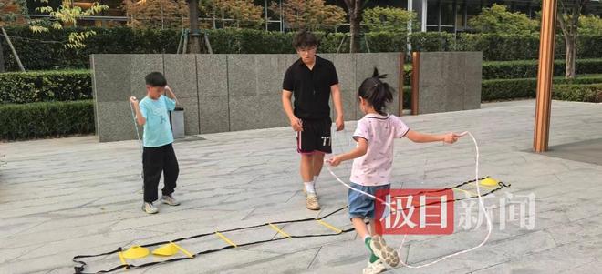 教练带器材上门训练“体育外卖”成江城新潮流