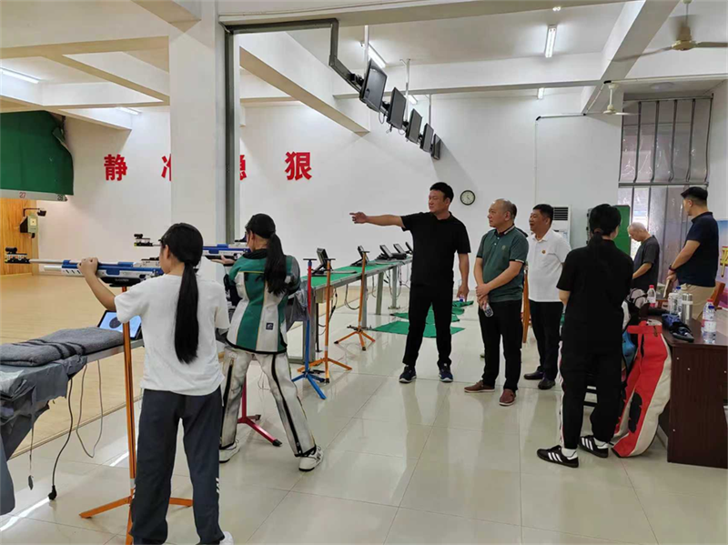 WilliamHill柳州市治安管理支队副支队长苏格云到柳州市体育运动学校射击训练点开展调研(图3)