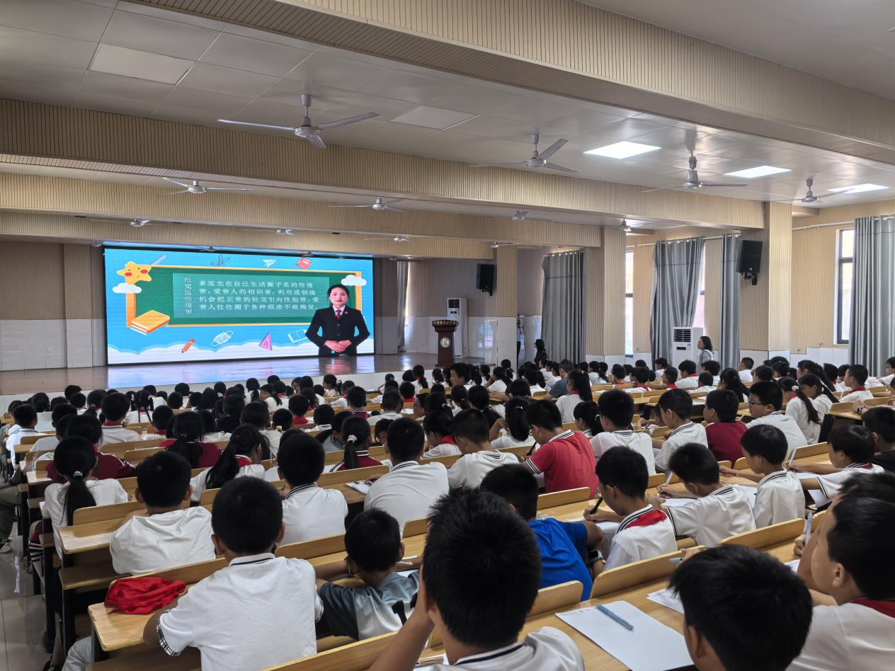 东至县昭潭镇：队列训练强纪律五育并举育新人(图2)