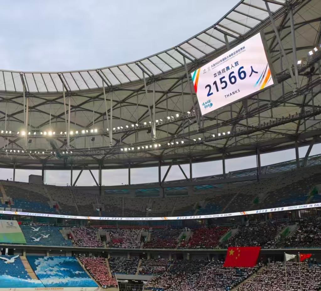 威廉希尔追光丨一场大学生足球赛何以吸引两万观众？(图1)