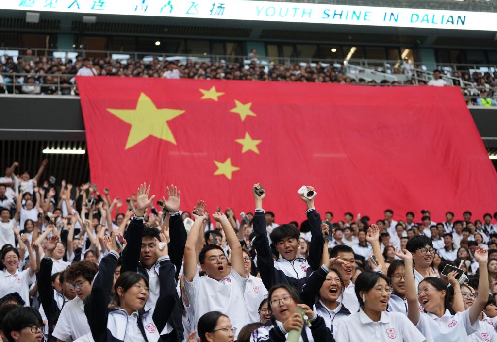 威廉希尔追光丨一场大学生足球赛何以吸引两万观众？(图4)