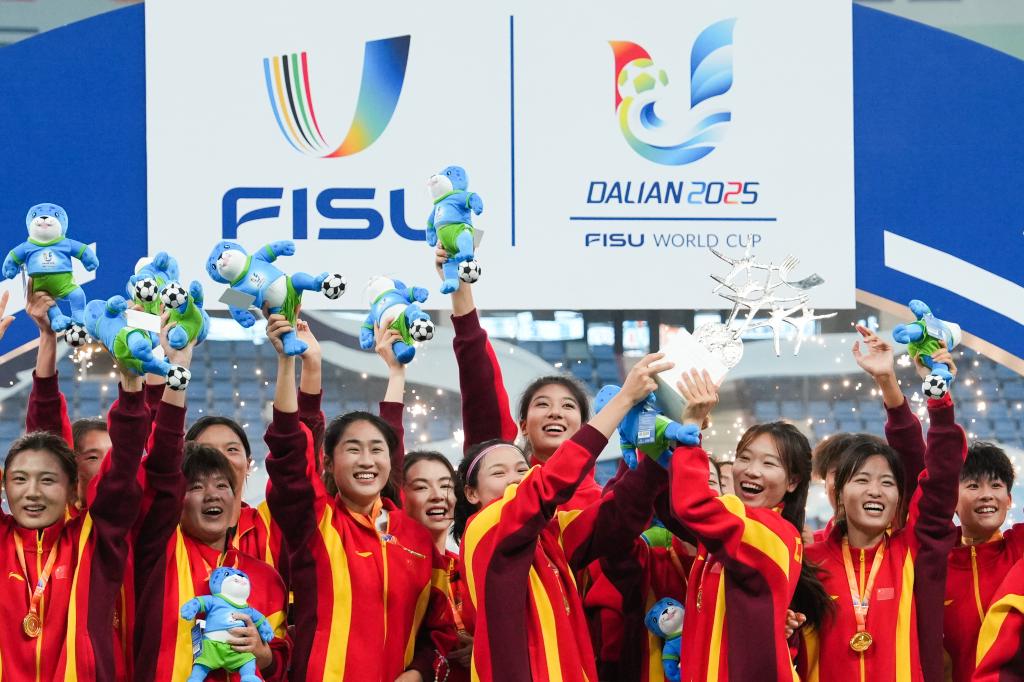 威廉希尔追光丨一场大学生足球赛何以吸引两万观众？(图6)