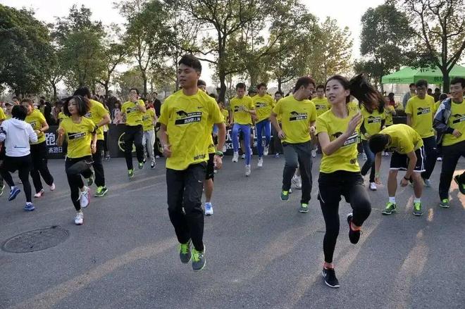 威廉希尔都说跑步是底层运动可事实真是如此吗？(图2)