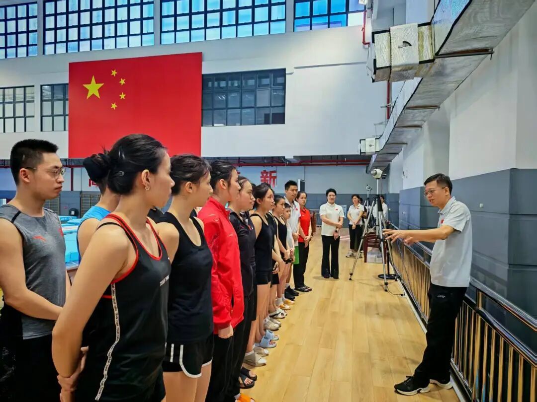 黄剑峰在国庆中秋假期看望慰问运动员教练员并检查训练备战保障工作WilliamHill(图2)