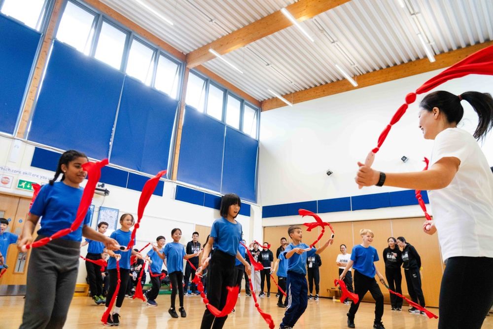 WilliamHill一堂特别的体育课：中国教师在英国教跳绳