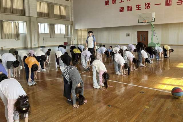 快乐运动助成长体能课堂乐威廉希尔WilliamHill趣多