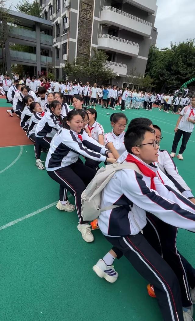 运动+美食！成都这所中学师生家长一起“多巴胺”