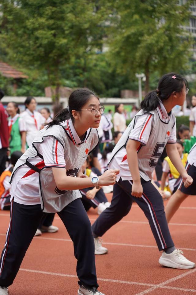 运动+美食！成都这所中学师生家长一起“多巴胺”(图4)