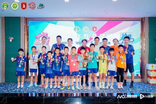 “穗安街超”收官广州校园威廉希尔WilliamHill足球“体教融合”初见成效(图3)